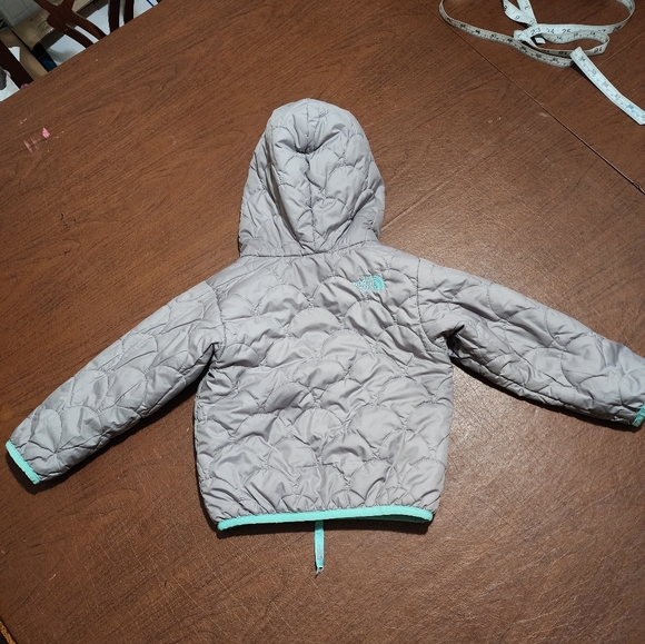 The North Face Gray and Teal 2-Sided Toddler Puffer Jacket - Picture 8 of 10